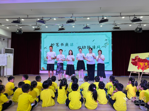 北湖幼儿园里的“书法廉政课”